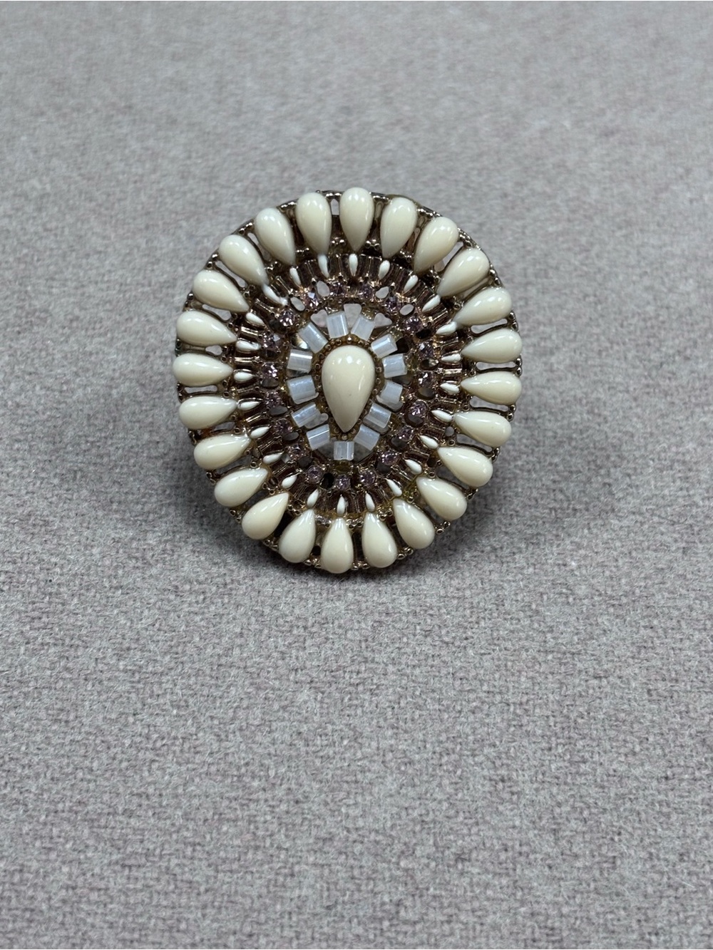 Vintage-Style Ivory & Rhinestone Scarf Ring - Picture 2 of 9